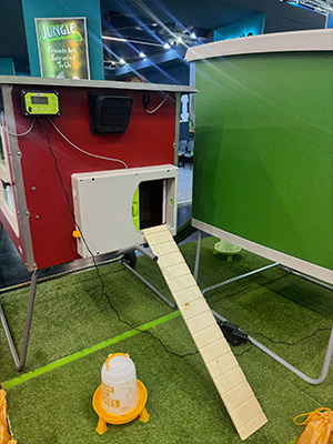 Stallautomation SmartCoop und mobiler Hühnerstall Mobile Coop werden auf auf der Messe Interzoo gezeigt